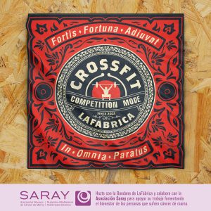 Imagen en la que se ve el estampado de la bandana de crossFit LaFábrica, colaboración con Asociación Saray para aoyar su trabajo fomentando el bienestar de las personas que sufren cáncer de mama